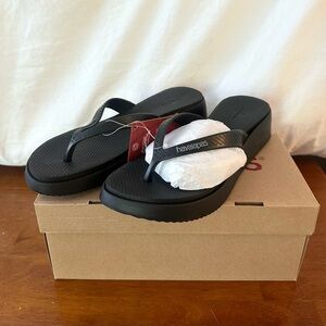 NWT - Havaiana High Platform Flip Flops - 8.5/9